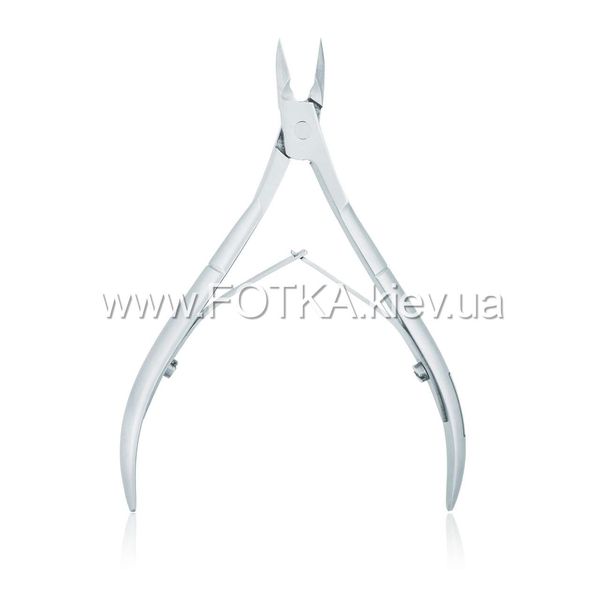 E-commerce photography on a white background of manicure tools - 2